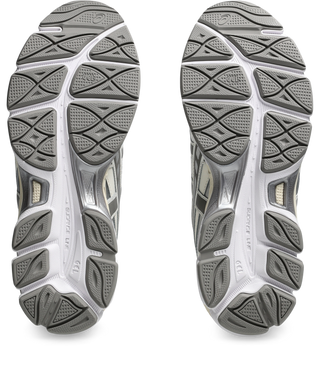 ASICS GEL-NYC 2055 sneaker in Cream/Steeple Grey with GEL® technology and retro design.