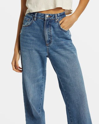 Billabong Aaliyah Baggy Denim Pant with high waist and 5-pocket design.