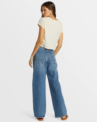 Billabong Aaliyah Baggy Denim Pant with high waist and 5-pocket design.