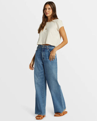 Billabong Aaliyah Baggy Denim Pant with high waist and 5-pocket design.