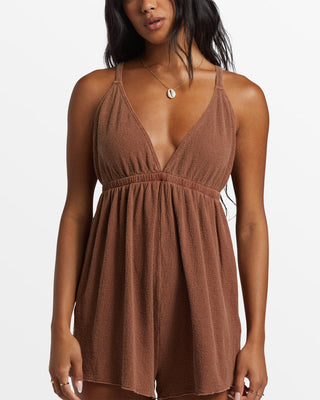 Billabong On Vacay Romper, toasted coconut color, relaxed fit, V-neck, adjustable cross-back straps, elastic high waist, metal branding.