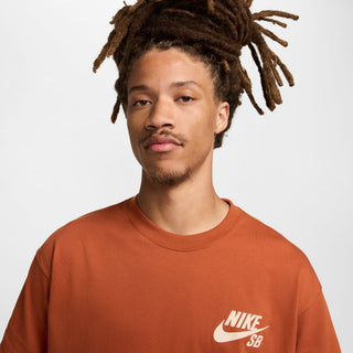 Nike SB Logo Skate T-Shirt in Dark Russet with soft jersey fabric and classic logo.