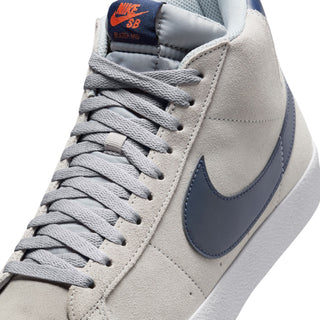 Nike SB Zoom Blazer Mid Skate Shoes in Wolf Grey with suede upper, Zoom Air cushioning, and vulcanized construction for flexible grip.