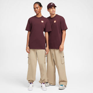 Nike SB Skate T-Shirt in Burgundy Crush with ribbed collar and relaxed fit.