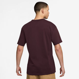 Nike SB Skate T-Shirt in Burgundy Crush with ribbed collar and relaxed fit.