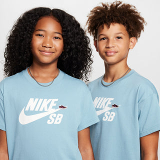 Nike SB Denim Turquoise midweight cotton kids' T-shirt with spacious fit.