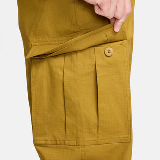 Nike SB Kearny cargo skate pants in Bronzine, durable ripstop fabric, six pockets, drawcord waist.