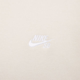 Nike SB Essential Logo Fleece Pullover Skate Hoodie with embroidered logo and brushed fleece.