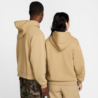 Nike SB Fleece Pullover Skate Hoodie in Parachute Beige, brushed fleece, roomy fit, embroidered logo.