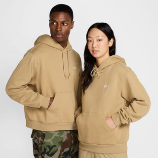 Nike SB Fleece Pullover Skate Hoodie in Parachute Beige, brushed fleece, roomy fit, embroidered logo.