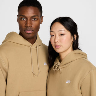 Nike SB Fleece Pullover Skate Hoodie in Parachute Beige, brushed fleece, roomy fit, embroidered logo.