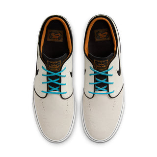 Nike SB Zoom Janoski OG+ Electric in Phantom/Chlorine Blue-Black with suede upper and Zoom Air cushioning.