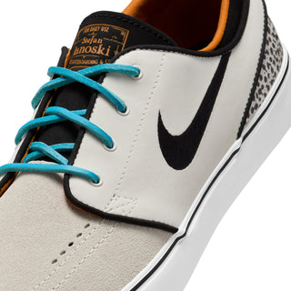 Nike SB Zoom Janoski OG+ Electric in Phantom/Chlorine Blue-Black with suede upper and Zoom Air cushioning.