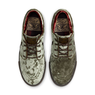 Nike SB Zoom Janoski OG+ SE in Medium Olive with velvet upper, Air Zoom cushioning, and skate-specific tread.