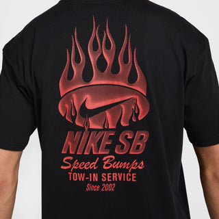 Nike SB Max90 Skate T-Shirt in Black with roomy fit and midweight cotton.