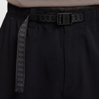 Nike SB Dri-FIT Kearny Cargo Skate Shorts in Black with sweat-wicking fabric and secure pockets.