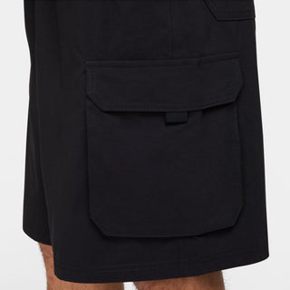 Nike SB Dri-FIT Kearny Cargo Skate Shorts in Black with sweat-wicking fabric and secure pockets.