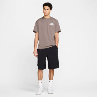 Nike SB Dri-FIT Kearny Cargo Skate Shorts in Black with sweat-wicking fabric and secure pockets.