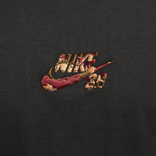 Nike Sportswear Men's Max90 T-Shirt in Off Noir/Medium Olive, midweight cotton with relaxed fit and dropped shoulders.