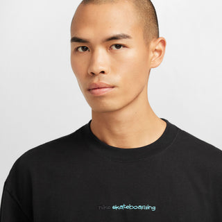 Nike SB Sportswear Men's Max90 Black T-Shirt with dropped shoulders and a relaxed fit.