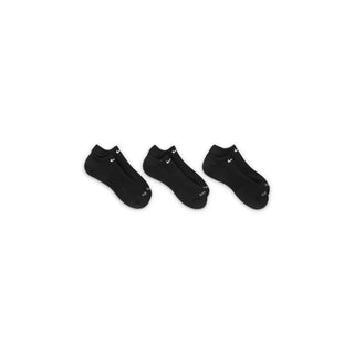 Nike Everyday Plus black no-show socks with cushioned support and Dri-FIT technology.