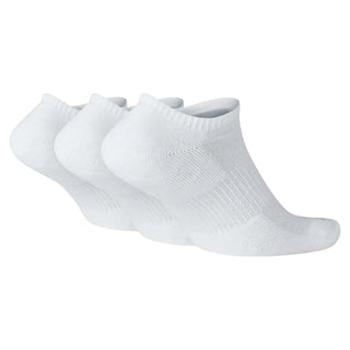 White Nike Everyday Plus Cushion no-show socks with arch support and Dri-FIT technology.