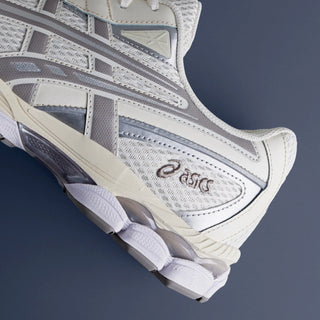 ASICS GEL-NYC 2055 sneaker in Cream/Steeple Grey with GEL® technology and retro design.