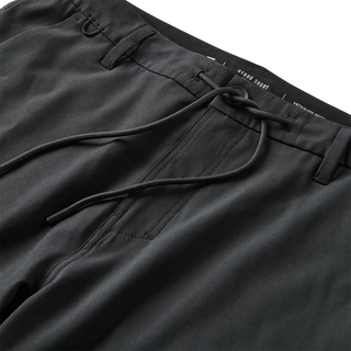 Roark Hybro Hybrid Short 18.5" in black with quick-dry fabric for versatile performance.