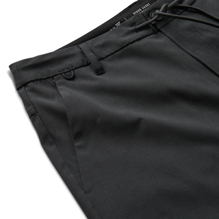 Roark Hybro Hybrid Short 18.5" in black with quick-dry fabric for versatile performance.