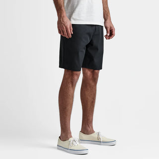 Roark Hybro Hybrid Short 18.5" in black with quick-dry fabric for versatile performance.