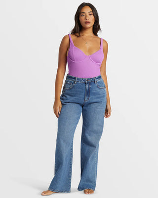 Billabong Aaliyah Baggy Denim Pant with high waist and 5-pocket design.